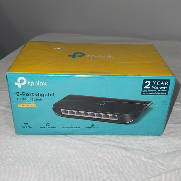 TP-LINK 8 Port Gigabit Network Desktop Ethernet Switch 1000Mbps TL-SG1008D NEW - Picture 1 of 8